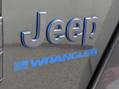 Used 2025 Jeep Wrangler Unlimited Sahara AWD/4WD image 31