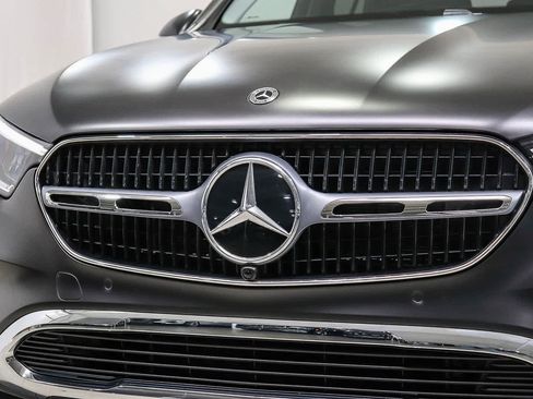 Used 2025 Mercedes-Benz GLC 350e 4MATIC image 8