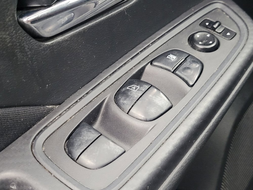 Used 2021 Nissan Versa SV FWD image 27