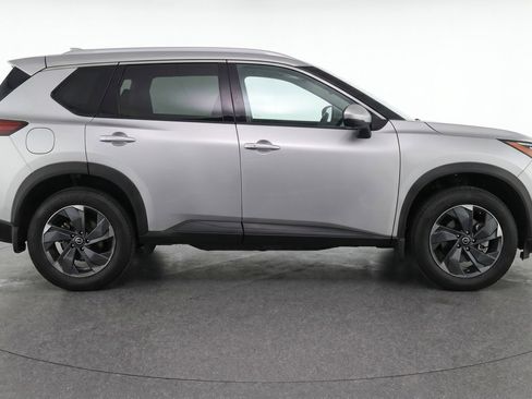 Used 2025 Nissan Rogue SV AWD/4WD image 11