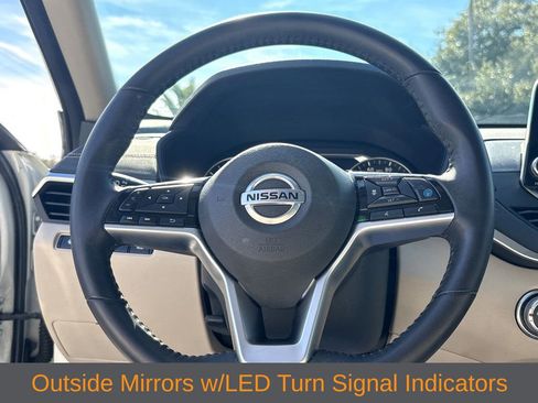 Used 2021 Nissan Altima 2.5 SV w/ SV Premium Package FWD image 10
