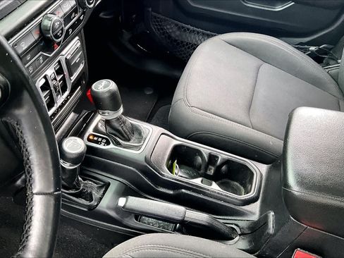 Used 2018 Jeep Wrangler Unlimited Sport S AWD/4WD image 15