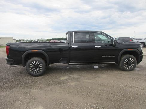 New 2026 GMC Sierra 3500 Denali Ultimate AWD/4WD image 3
