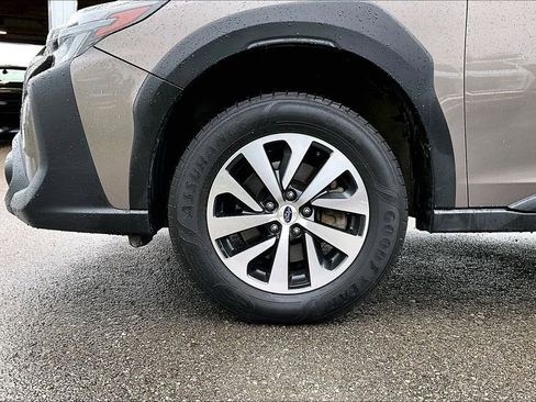Used 2024 Subaru Outback Premium AWD/4WD image 2