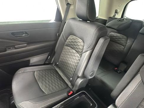 Used 2024 Nissan Pathfinder SV w/ SV Premium Package image 14