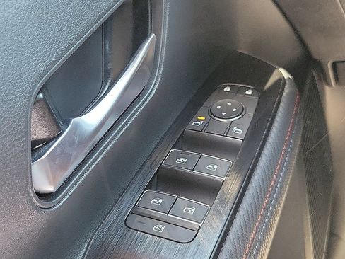 Used 2025 Nissan Kicks SR FWD image 13