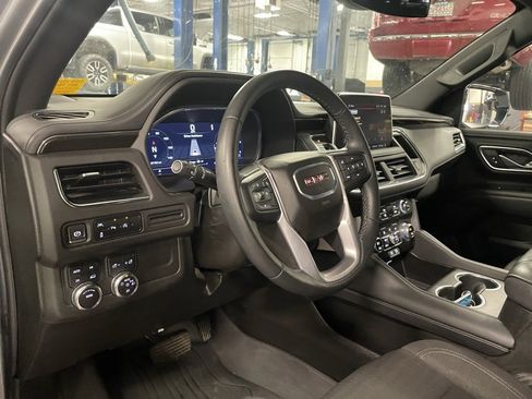 Used 2024 GMC Yukon XL SLE w/ Gmc Pro Safety Plus Package image 10