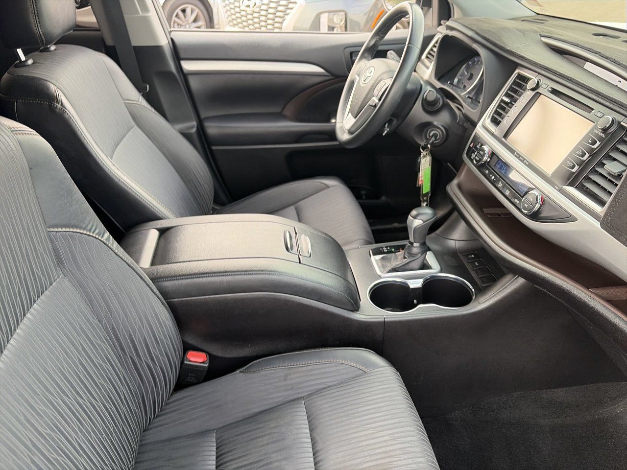 Used 2019 Toyota Highlander Plus FWD image 11