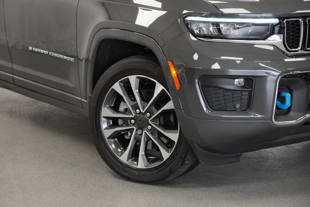 Used 2023 Jeep Grand Cherokee Overland w/ Advanced Protech Group III AWD/4WD image 8