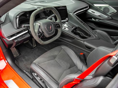 Used 2024 Chevrolet Corvette Stingray Premium Cpe w/ Z51 Performance Package RWD image 10