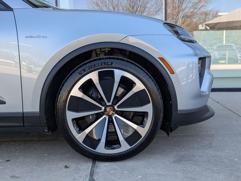 New 2026 Porsche Macan Electric RWD image 11