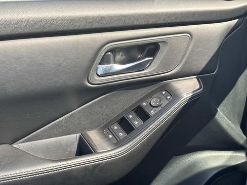 Used 2025 Nissan Rogue SV image 26