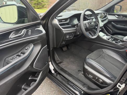 Used 2023 Jeep Grand Cherokee Trailhawk w/ Luxury Tech Group III image 25