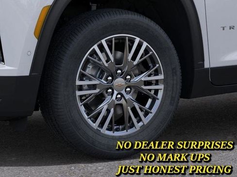 New 2026 Chevrolet Traverse LT w/ Enhanced Driving Package FWD image 9