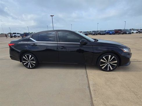 Used 2019 Nissan Altima 2.5 SR w/ SR Premium Package AWD/4WD image 4