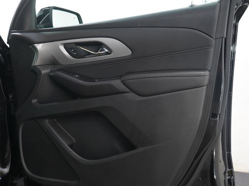 Used 2023 Chevrolet Traverse LT FWD image 9