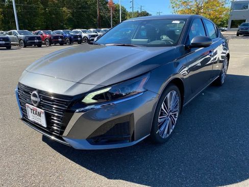 New 2025 Nissan Altima 2.5 SL image 3