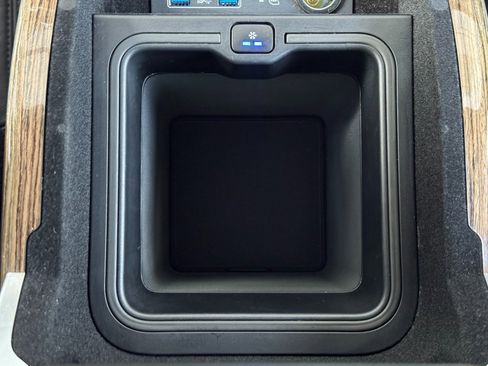 Used 2018 Land Rover Range Rover HSE image 40