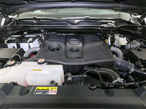 Used 2025 Toyota Tundra Platinum AWD/4WD image 13