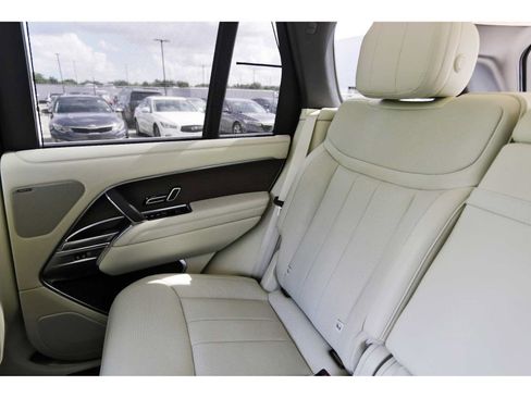 Used 2023 Land Rover Range Rover SE AWD/4WD image 9