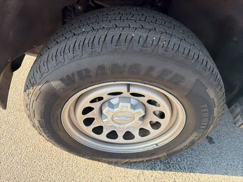 Used 2024 Chevrolet Colorado W/T RWD image 11