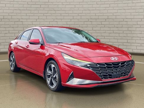 Used 2022 Hyundai Elantra Limited FWD image 3