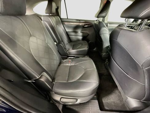Used 2023 Toyota Highlander Platinum FWD image 28