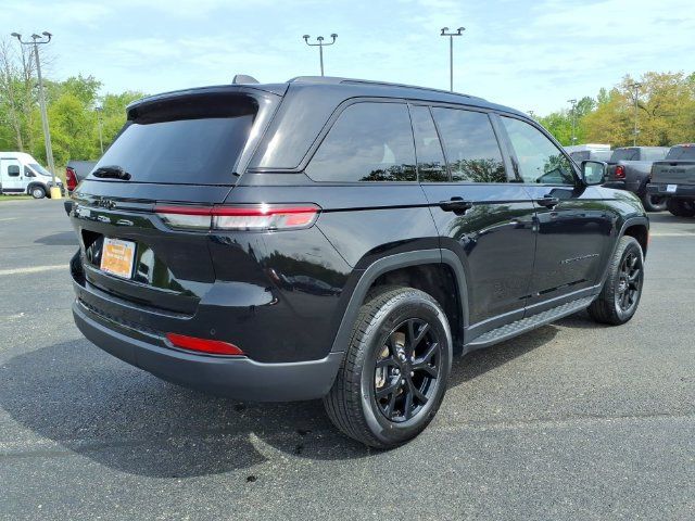 Certified 2024 Jeep Grand Cherokee Altitude AWD/4WD image 7