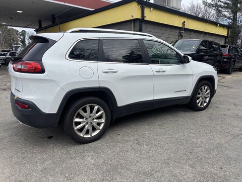 Used 2017 Jeep Cherokee Limited w/ Luxury Group image 6