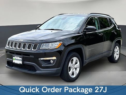 Used 2018 Jeep Compass Latitude w/ Popular Equipment Group AWD/4WD image 3