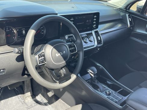 Used 2022 Kia Sorento LX FWD image 16