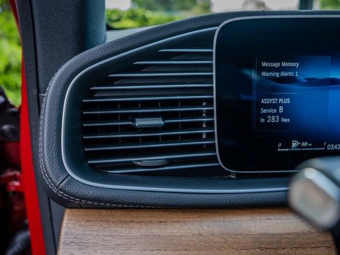 Used 2024 Mercedes-Benz GLE 350 4MATIC image 7