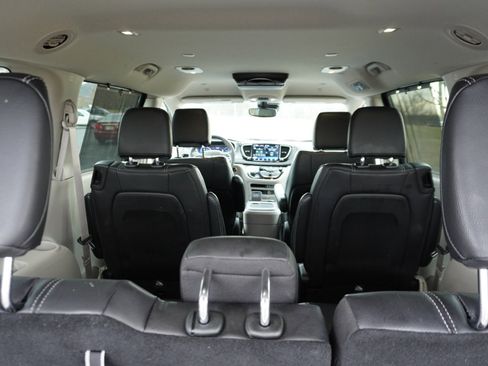 Used 2022 Chrysler Pacifica Touring-L image 14