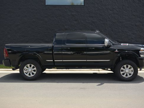 Used 2025 RAM 2500 Limited AWD/4WD image 7