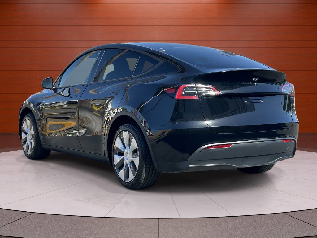 Used 2023 Tesla Model Y 2WD image 2