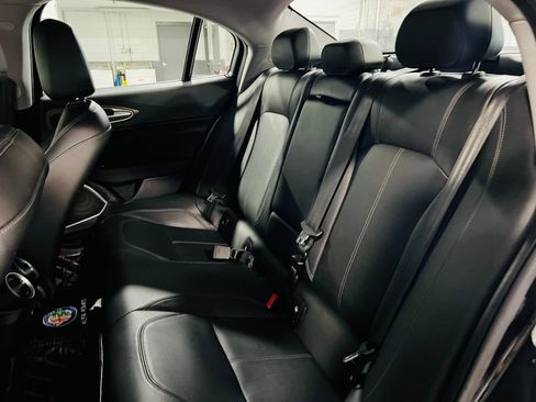 Used 2019 Alfa Romeo Giulia Ti RWD image 27