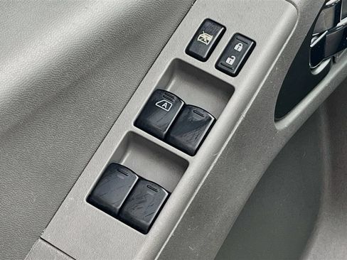 Used 2021 Nissan Frontier SV w/ Midnight Edition Floor Mats AWD/4WD image 17