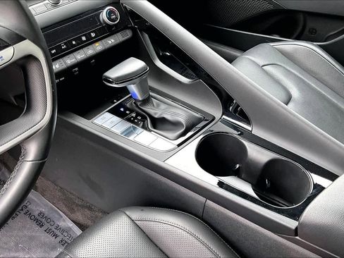 Used 2025 Hyundai Elantra Limited image 17