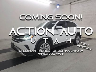 Used 2022 Volkswagen Atlas Cross Sport SE w/ Panoramic Sunroof Package