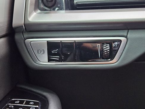 New 2026 Cadillac Vistiq Sport image 18