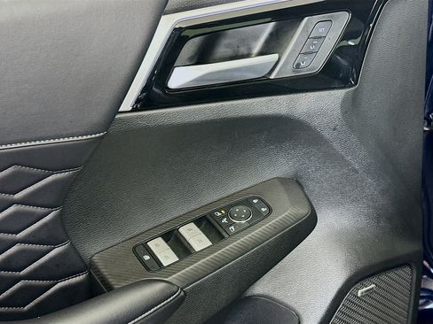 Used 2025 Mitsubishi Outlander SEL image 15