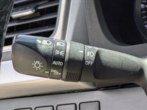 Used 2015 Toyota Highlander Plus FWD image 9