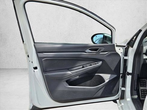Used 2022 Volkswagen Golf R AWD/4WD image 10