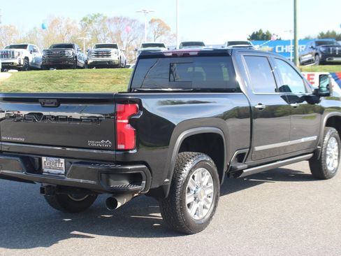Used 2025 Chevrolet Silverado 2500 High Country w/ Technology Package AWD/4WD image 7