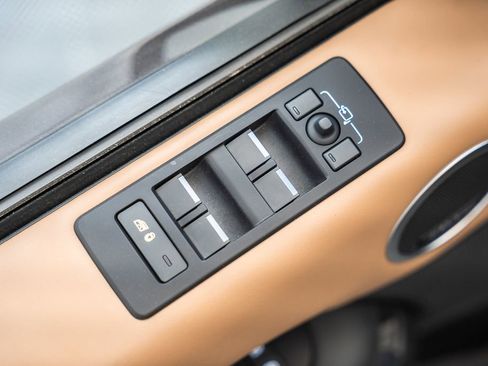 Used 2024 Land Rover Discovery Metropolitan Edition AWD/4WD image 44