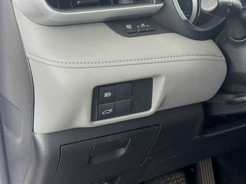 Used 2020 Toyota Highlander XLE image 10