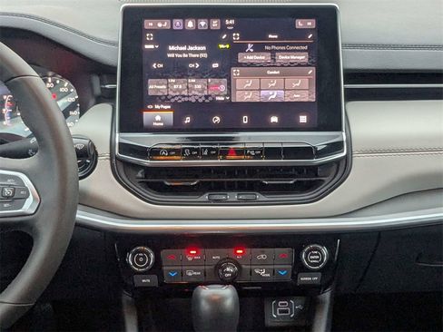 Used 2025 Jeep Compass Limited image 19