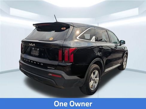 Used 2022 Kia Sorento LX FWD image 2