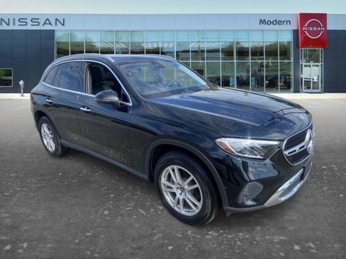 Used 2023 Mercedes-Benz GLC 300 4MATIC image 3