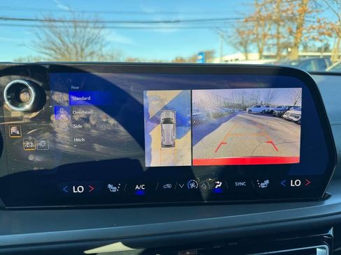 Used 2025 Chevrolet Traverse LT w/ Driver Confidence Package image 27